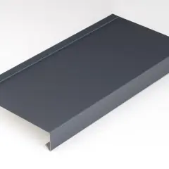 Element wykończeniowy z blachy w odcieniach grafitu, idealnie pasujący do kolorów ral 7024 a 7016.